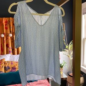 Lush heart pattern blue white open shoulder top